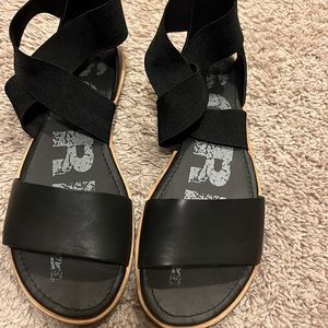 Sorel Black cross cross sandals, size 9.5 women’s